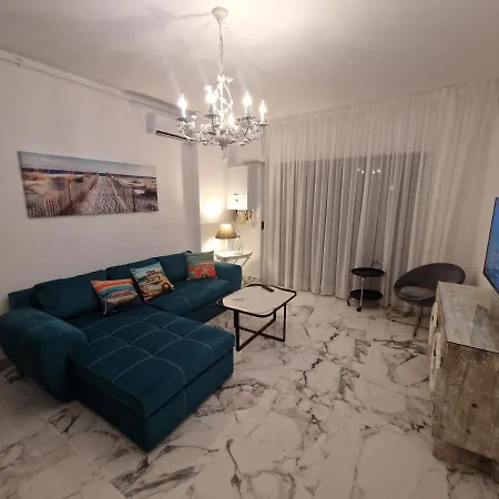 Escape * Mamaia