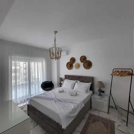 Escape * Mamaia