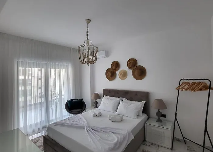 Escape * מאמאיה