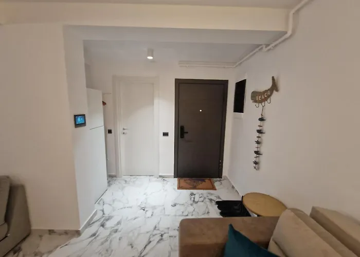 Escape * מאמאיה